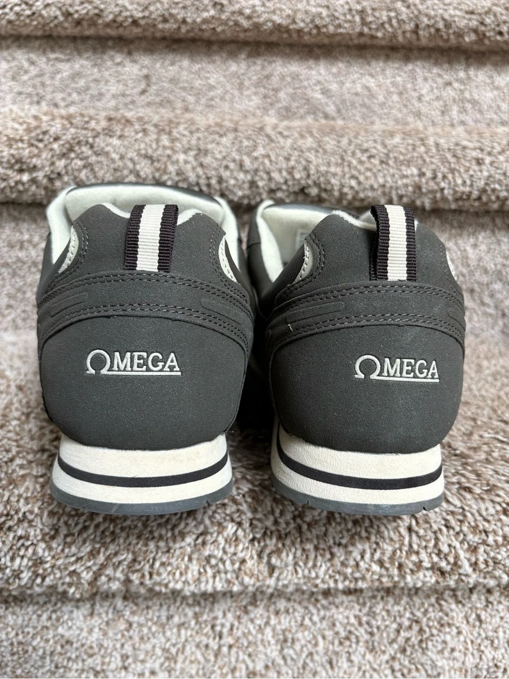 Omega Men’s Athletic Hook-and-Loop Sneakers in Dark Gray and Cream .